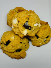 Honey Cake Ball w/ White Vanilla Chips Dog Treats